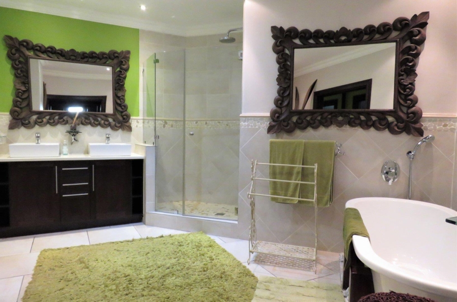 6 Bedroom Property for Sale in Jeffreys Bay Central Eastern Cape